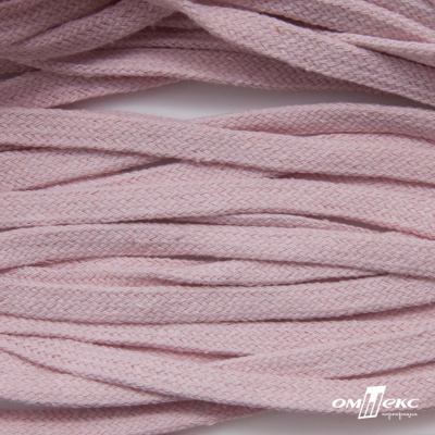 Шнур плетеный d-8 мм плоский, 70% хлопок 30% полиэстер, уп.85+/-1 м, цв.1019-св.розовый - купить в Таганроге. Цена: 735 руб.
