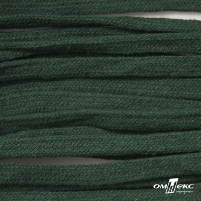 Шнур плетеный d-8 мм плоский, 70% хлопок 30% полиэстер, уп.85+/-1 м, цв.1016-т.зеленый - купить в Таганроге. Цена: 742.50 руб.